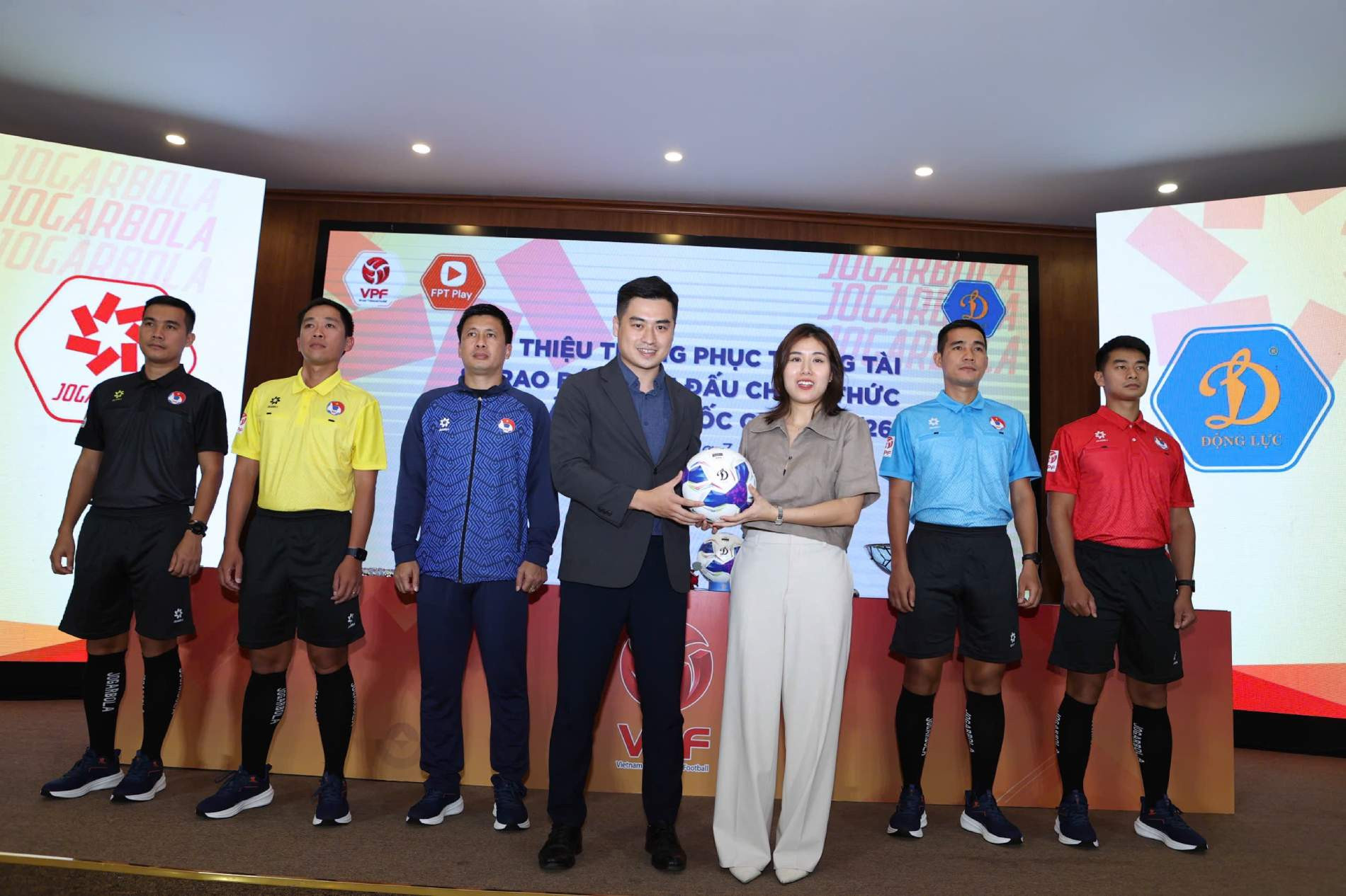 Lịch thi đấu V-League 2025/26: Đại chiến CAHN vs Thể Công Viettel, lộ diện các cặp đấu đáng chú ý V-League 2025/26 ra mắt bóng thi đấu chính thức