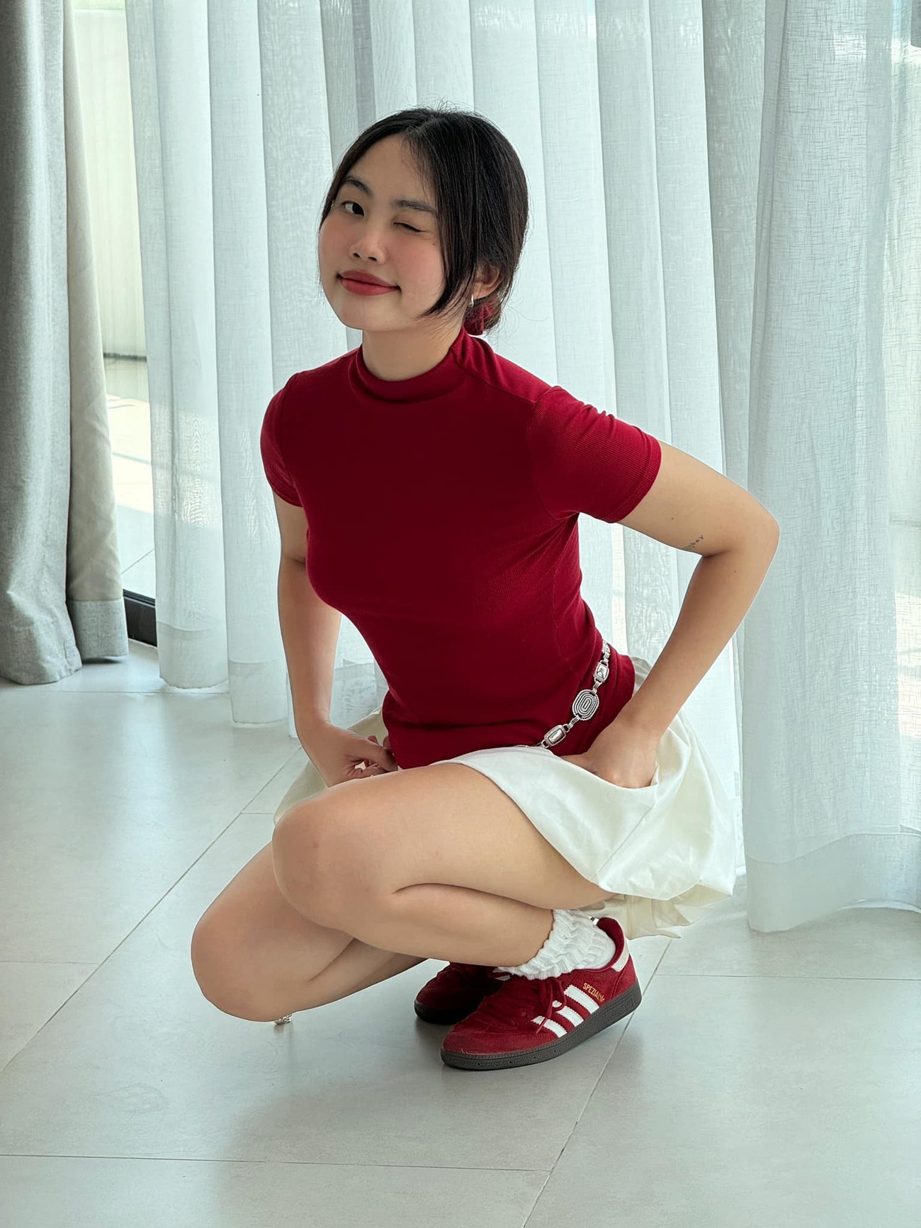 Phương Mỹ Chi: Tự tin vượt qua ám ảnh ngoại hình Đời thường, nữ ca sĩ chọn phong cách trẻ trung, năng động phù hợp với tuổi 22.