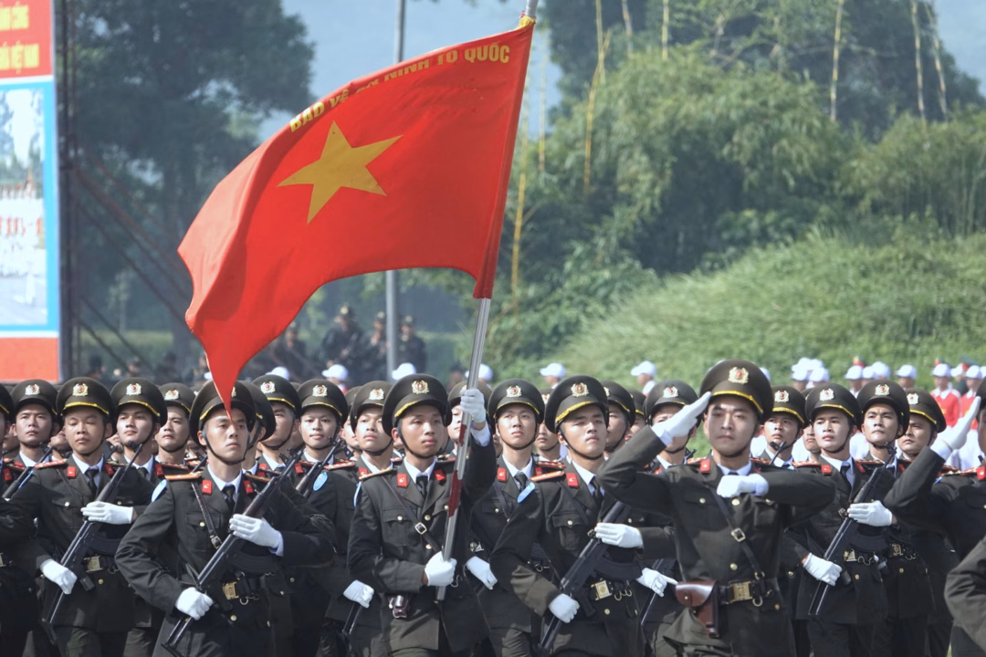 43 khối đội ngũ diễu binh trong ngày Quốc khánh 2/9 Khối nam sĩ quan Hậu cần - Kỹ thuật Công an nhân dân.