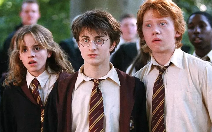 Ảnh đầu tiên dàn diễn viên Harry Potter bản truyền hình gây sốt Bác Hagrid của series Harry Potter bị phản đối: 'Đừng phá hỏng trí tưởng tượng của chúng tôi' - Ảnh 5.