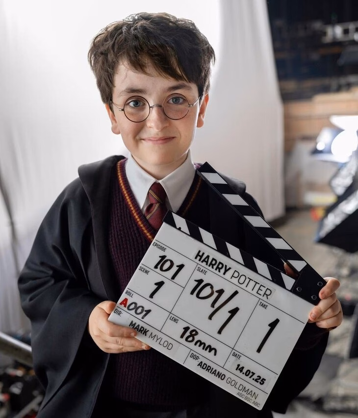 Ảnh đầu tiên dàn diễn viên Harry Potter bản truyền hình gây sốt Cố diễn viên Robbie Coltrane (trái) trong bản điện ảnh và Nick Frost (phải) trong bản truyền hình khi thủ vai bác Hagrid - Ảnh: HBO