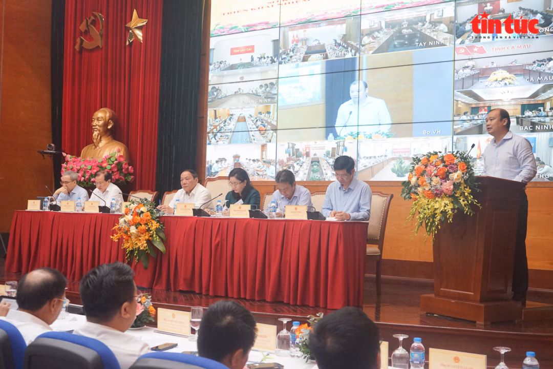 Bộ Văn hóa Thể thao và Du lịch tập trung gỡ vướng mắc phát triển khoa học công nghệ Thứ trưởng Thường trực Bộ Văn hoá, Thể thao và Du lịch Lê Hải Bình trình bày Báo cáo tóm tắt kết quả thực hiện nhiệm vụ 6 tháng đầu năm, nhiệm vụ trọng tâm 6 tháng cuối năm 2025.