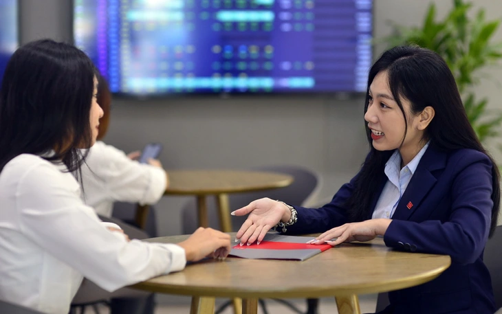 Cảnh báo ứng dụng chứng khoán SKSVIP lừa đảo nhà đầu tư tại Hà Nội Xài app chứng khoán giả để mua cổ phiếu giá rẻ 1/5 thị trường, nhà đầu tư mất tiền tỉ - Ảnh 2.