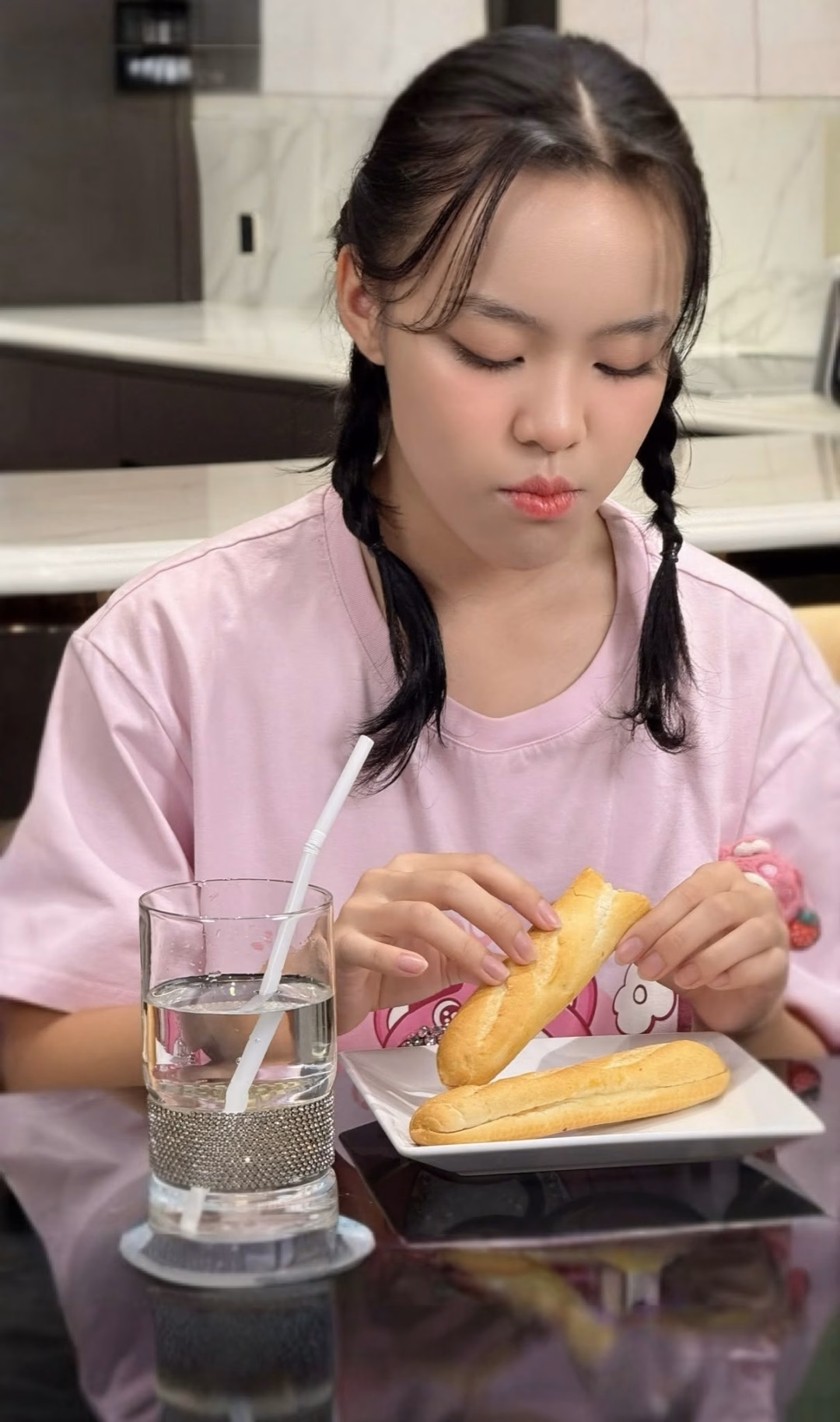 Con gái nghệ sĩ Việt Hương có thành tích học tập ấn tượng ở Mỹ Ái nữ ít lộ diện của diễn viên hài Việt Hương: 16 tuổi cao vượt trội mẹ, không chỉ học giỏi mà còn rất xinh xắn- Ảnh 4.
