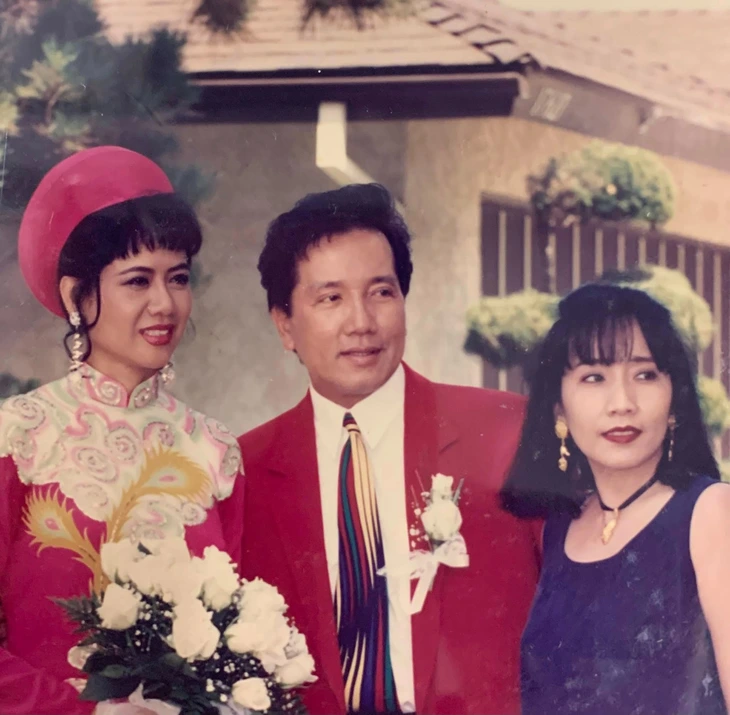 Elvis Phương xúc động nhớ em gái qua đời Ông thương Kiều Nga nhất vì hai anh em cùng mê ca hát và mê quần áo đẹp - Ảnh: FBNV
