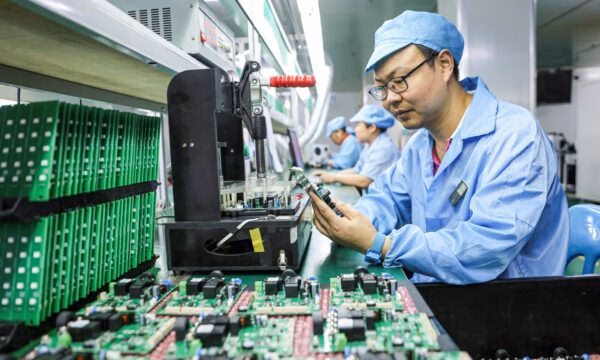 Hải quan Kosovo bắt nhân viên hải quan liên quan vụ buôn lậu đồ thể thao