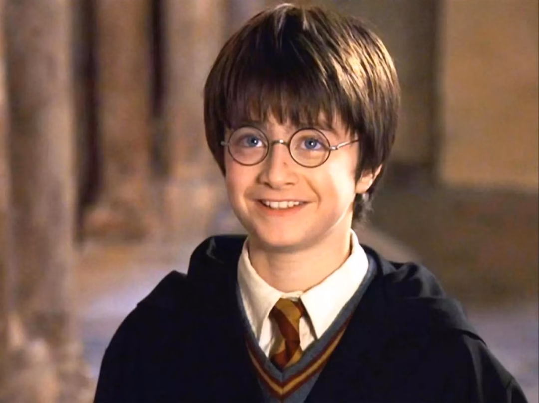 HBO Max hé lộ hình ảnh đầu tiên về Harry Potter bản truyền hình Daniel chiếm trọn tình cảm của khán giả nhờ diễn xuất duyên dáng và nhập tâm