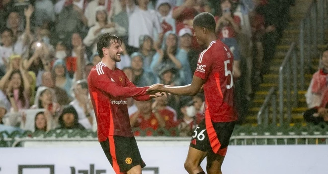 Juventus tăng đề nghị mua Jadon Sancho, vượt gần mốc yêu cầu của MU Highlight Hong Kong 1-3 MU: 'Quỷ đỏ' gỡ thể diện Tối 30/5, MU lội ngược dòng hạ tuyển Hong Kong (Trung Quốc) 3-1 nhờ cú đúp của Chido Obi-Martin.