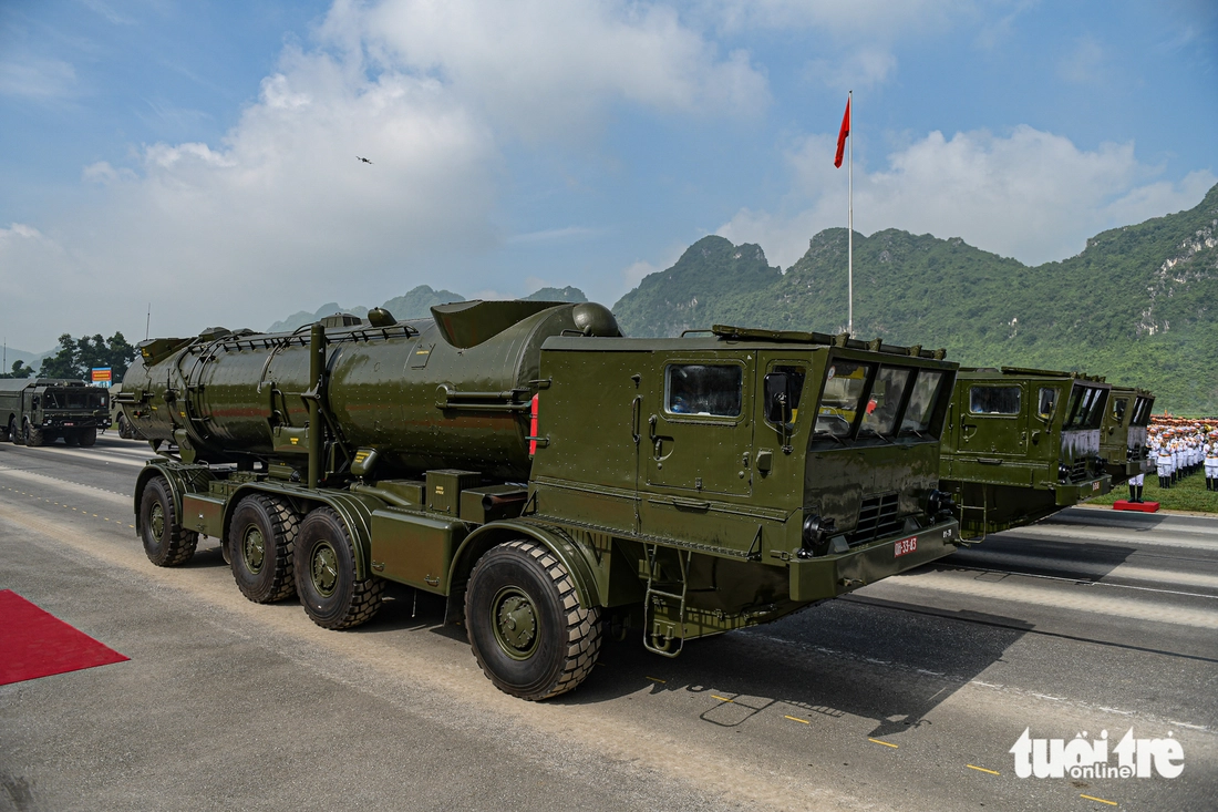 Lần đầu tiết lộ dàn khí tài hiện đại trong lễ kỷ niệm Quốc khánh 80 năm Tổ hợp tên lửa bờ Redut của Quân chủng Hải quân - Ảnh: NAM TRẦN