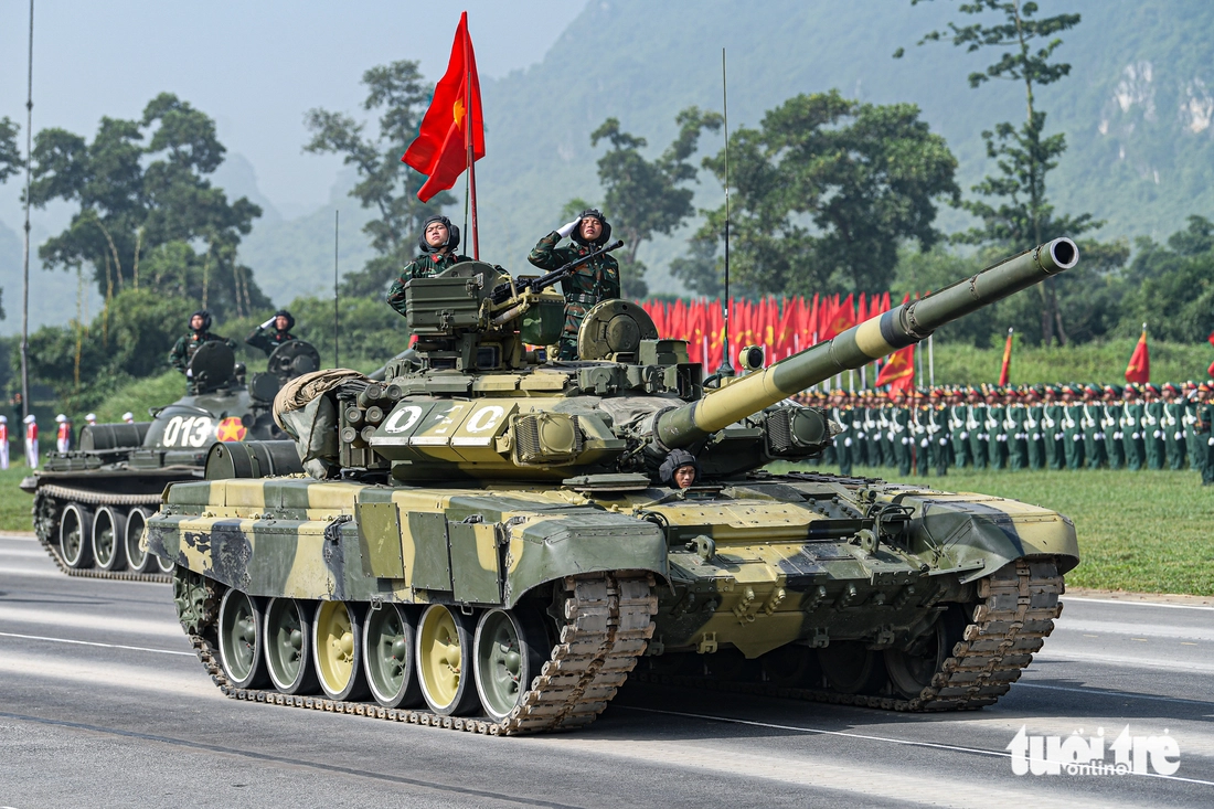 Lần đầu tiết lộ dàn khí tài hiện đại trong lễ kỷ niệm Quốc khánh 80 năm Dòng xe tăng hiện đại T90 của quân đội Việt Nam - Ảnh: NAM TRẦN