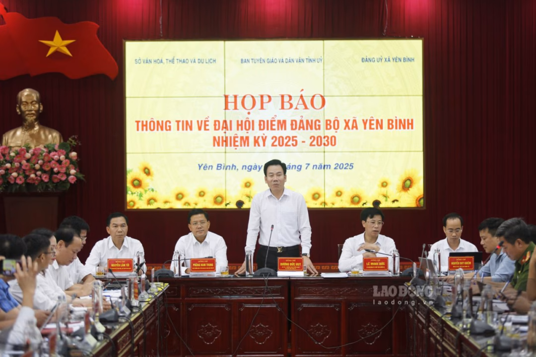 Lào Cai tổ chức Đại hội điểm Đảng bộ xã không giấy Ông Dương Đức Huy - Trưởng Ban Tuyên giáo và Dân vận Tỉnh ủy Lào Cai chủ trì buổi họp báo. Ảnh: Văn Đức.