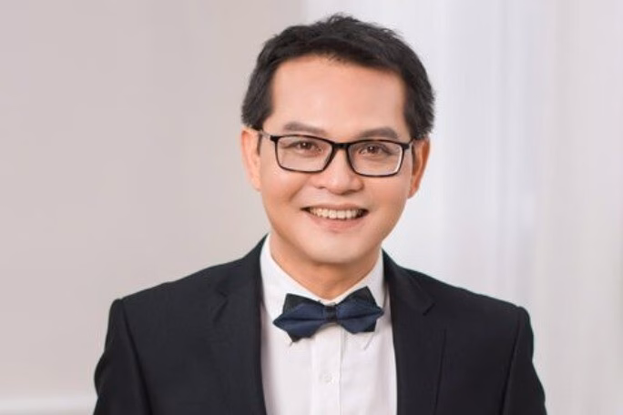 Nam diễn viên gạo cội tổ chức đám cưới với vợ kém 19 tuổi, từng bị cấp dưới mắng trước mặt đồng nghiệp C. Trung Hiếu