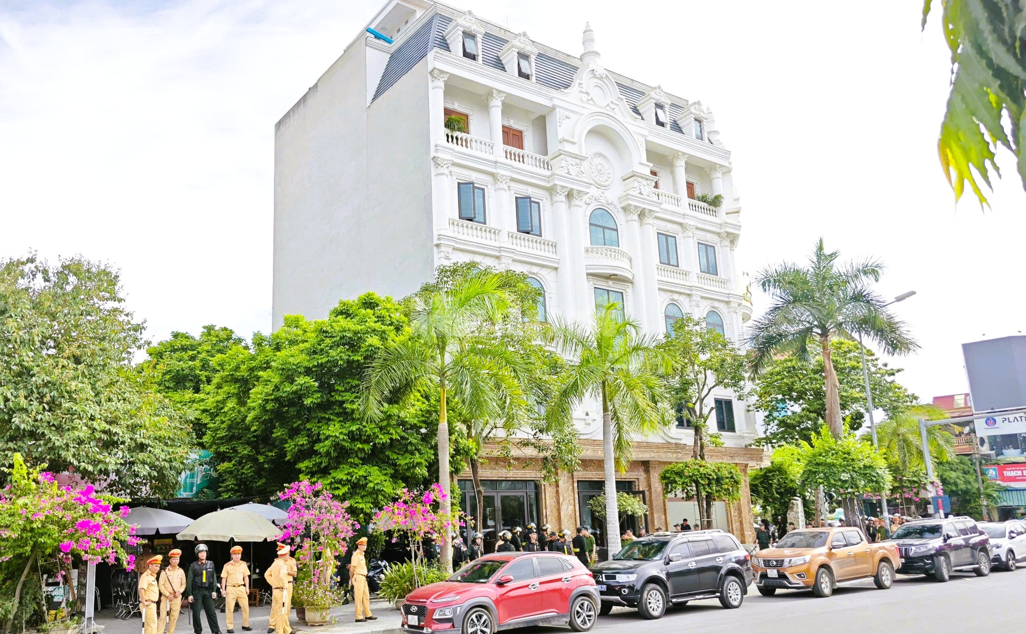 Phong tỏa nhà trùm giang hồ ở Thanh Hóa, khám xét sàn giao dịch bất động sản Ngôi nhà nơi cảnh sát phong tỏa, thực hiện khám xét