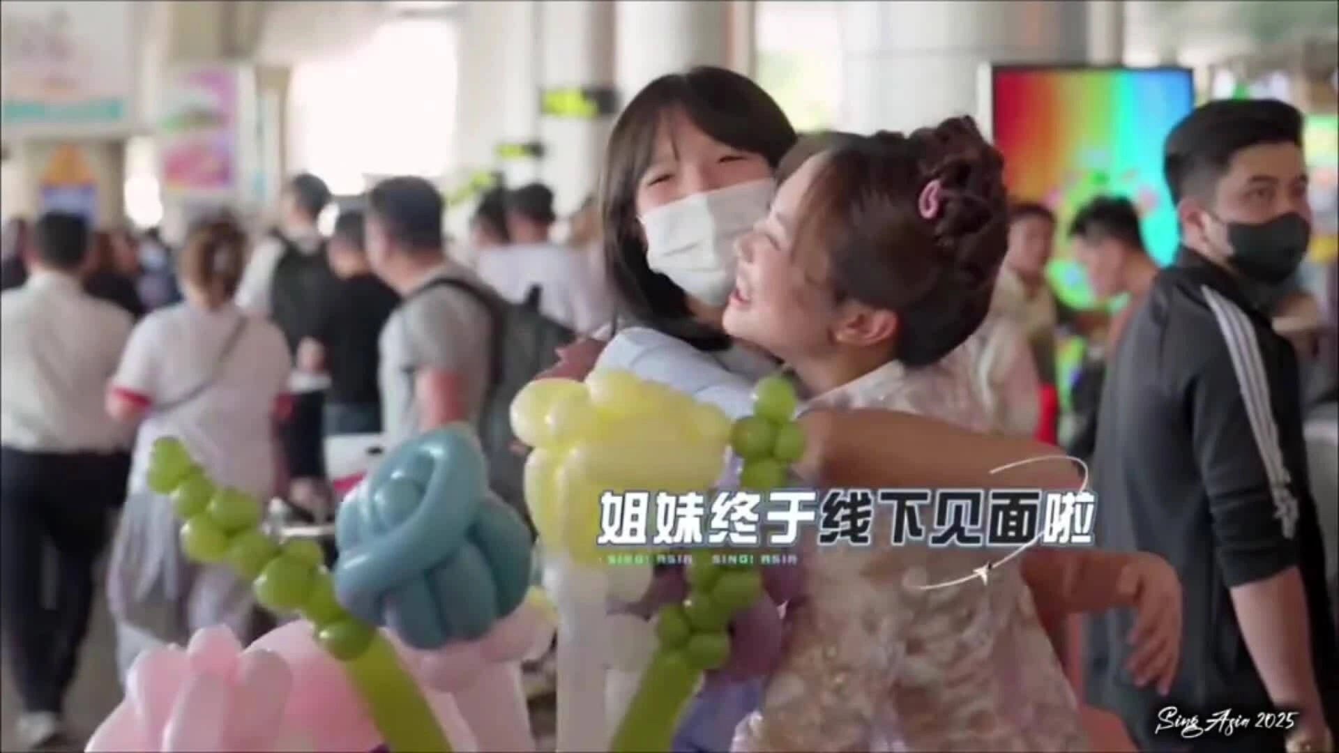 Phương Mỹ Chi đón tiếp nồng nhiệt ca sĩ Trung Quốc Khả Lâu tại Việt Nam Phương Mỹ Chi đưa ca sĩ Khả Lâu đi chơi TP HCM