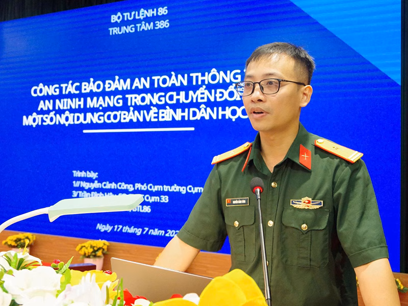 Sư đoàn 372 làm chủ công nghệ số để đảm bảo an toàn thông tin và an ninh mạng Thiếu tá Nguyễn Cảnh Công - Phó Cụm trưởng Cụm 33, Trung tâm 386, Bộ Tư lệnh 86 giới thiệu chuyên đề bảo đảm an toàn thông tin, an ninh mạng trong chuyển đổi số.