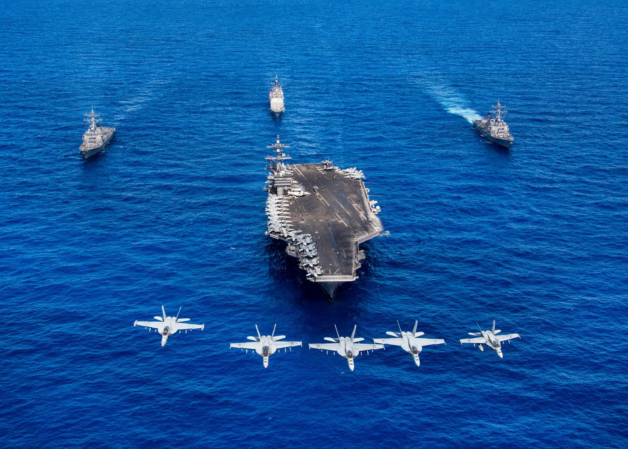 Tàu chiến Mỹ đi vào Biển Đông qua eo biển Malacca Nhóm tác chiến tàu sân bay Carl Vinson của Hải quân Mỹ trong một lần di chuyển qua Thái Bình Dương