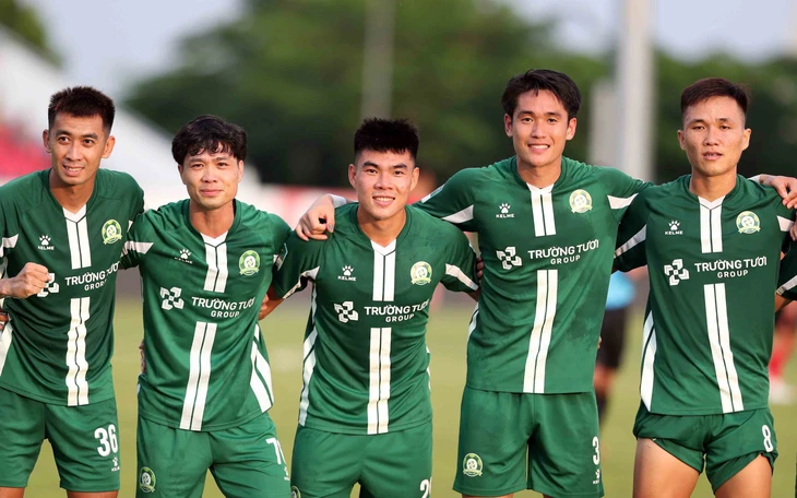 Cầu thủ dành cả thanh xuân để trụ hạng gia nhập đội hạng nhất - Ảnh 2.