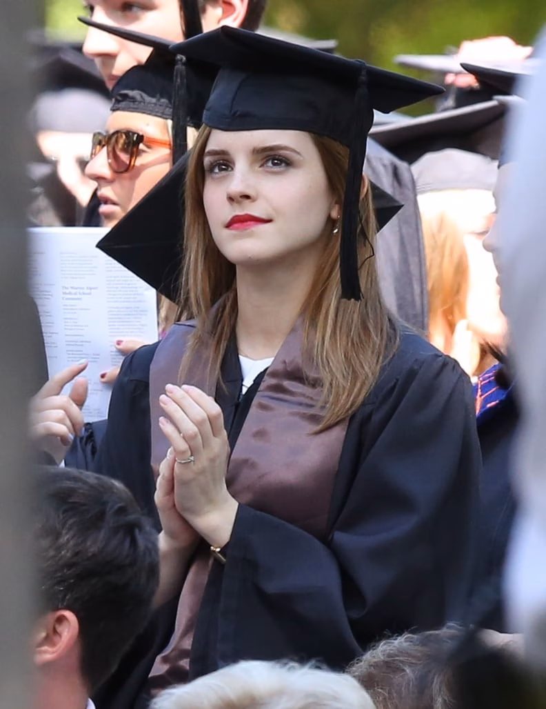 Tuổi 35, mỹ nhân Emma Watson vướng cáo buộc giả tạo Emma Watson vừa đóng phim chăm chỉ vừa học rất giỏi