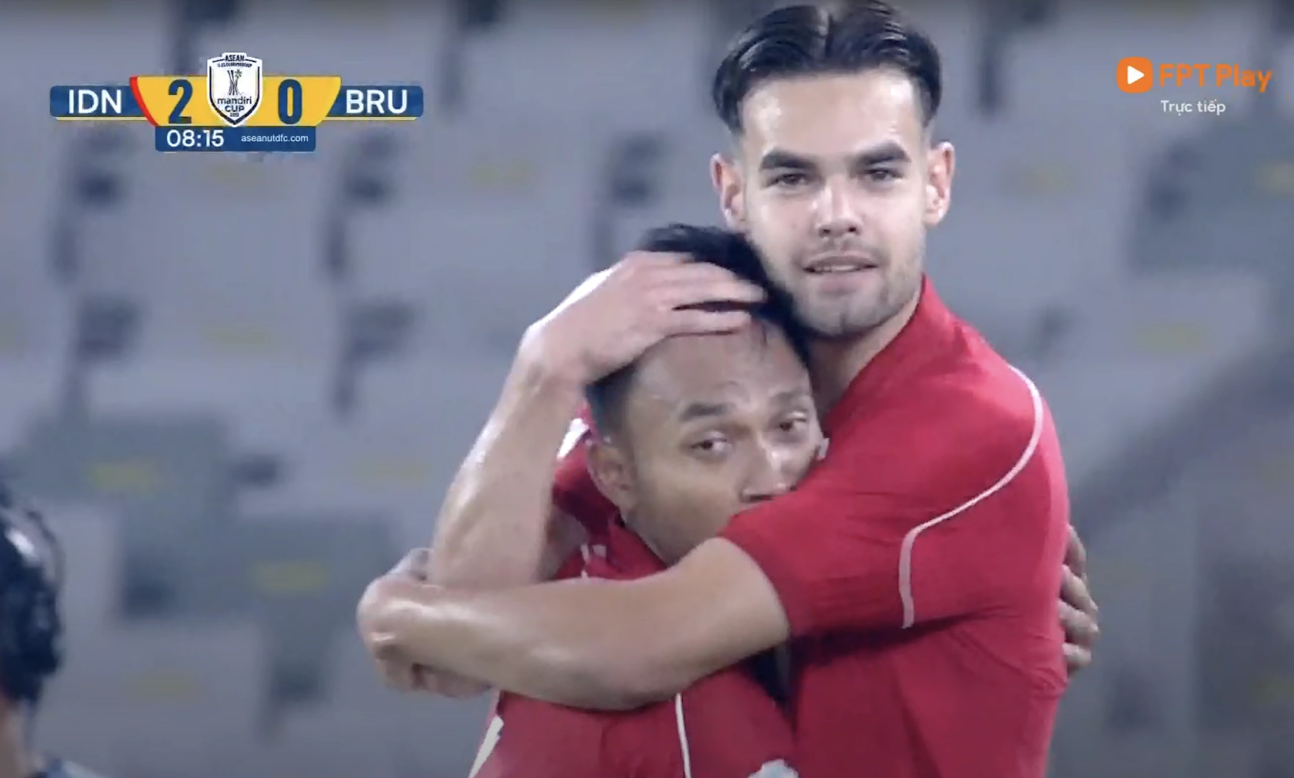 U.23 Indonesia thắng đậm Brunei 8-0, cầu thủ nhập tịch lập hat-trick Jens Raven (phải) có màn ra mắt ấn tượng trong màu áo U.23 Indonesia