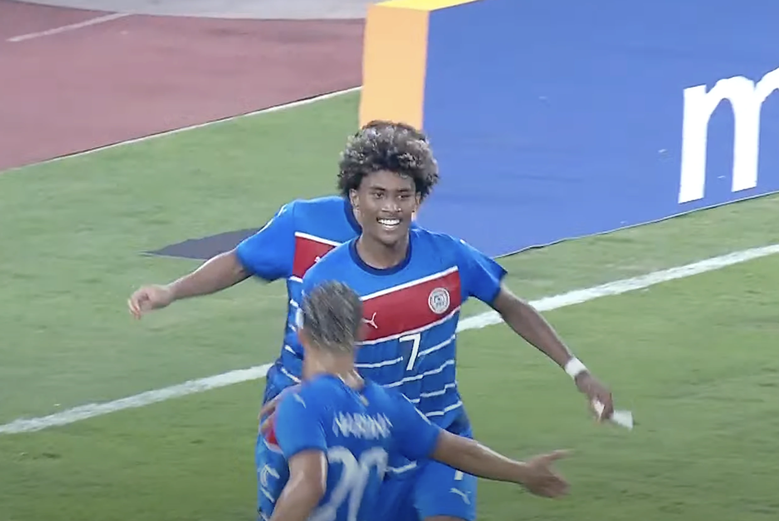 U.23 Philippines gây sốc khi đánh bại U.23 Malaysia 2-0 ở giải Đông Nam Á Banatao Bisong lập cú đúp ngay trong hiệp 1