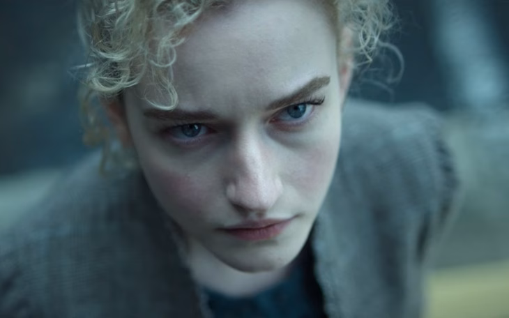 Julia Garner tỏa sáng với vai diễn mới trong The Fantastic Four, phong cách thời trang ấn tượng Julia Garner, phản diện The Fantastic Four - Ảnh 1.
