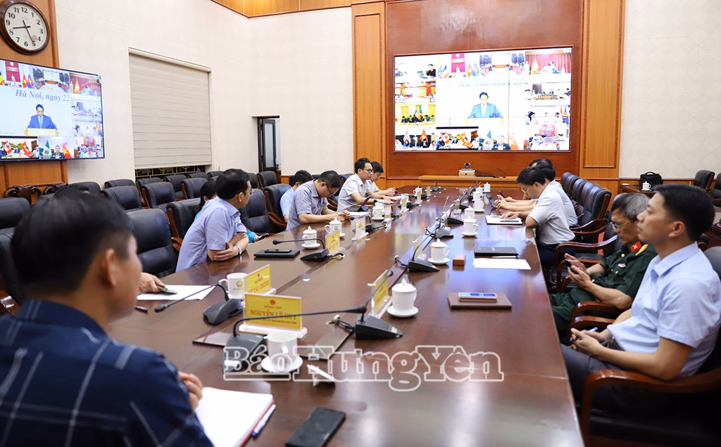 Thủ tướng chủ trì hội nghị đẩy mạnh ngoại giao kinh tế với sự tham gia của các đại sứ và doanh nghiệp Các đại biểu dự hội nghị tại điểm cầu Hưng Yên.