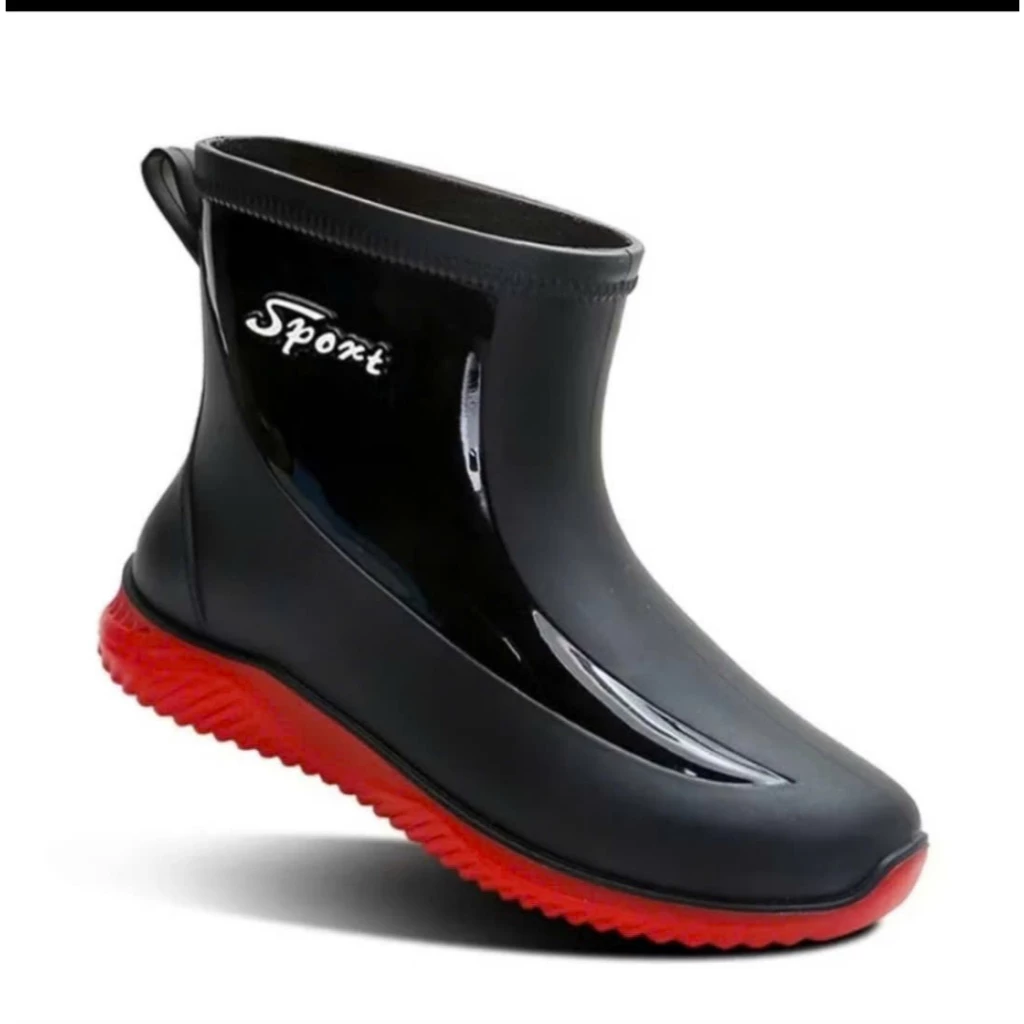 Vì sao ủng bảo hộ lại là người bạn đồng hành không thể thiếu khi đi phượt hoặc làm vườn?