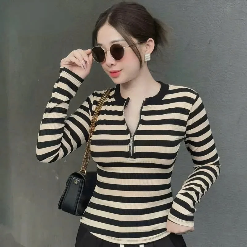 Áo thun gân tăm co giãn – làm thế nào để không bị lỗi mốt khi mặc vào mùa đông