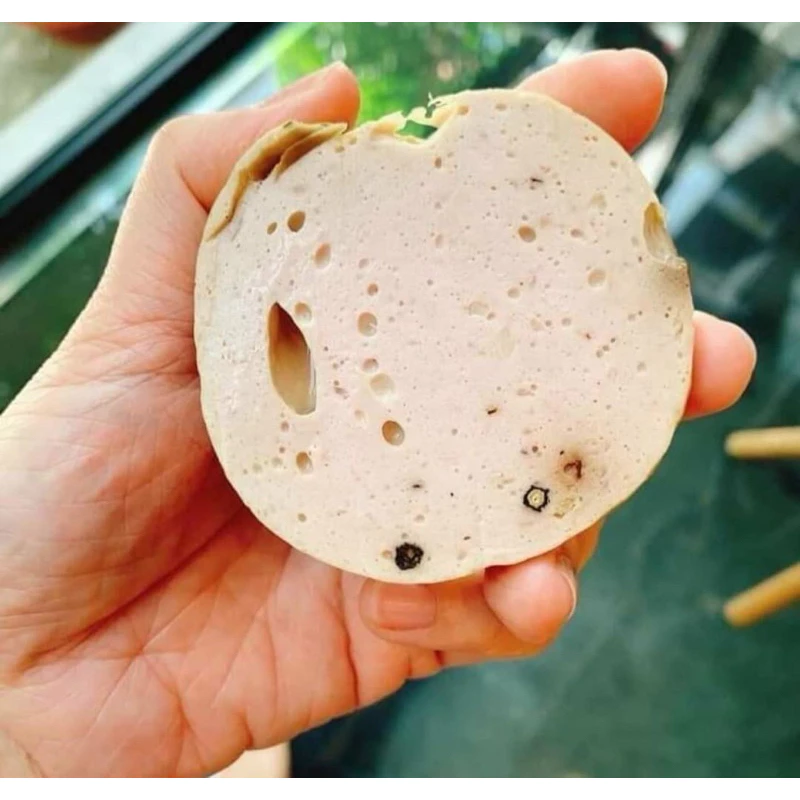 Làm thế nào để phân biệt chả lụa thật và giả khi mua ở chợ truyền thống