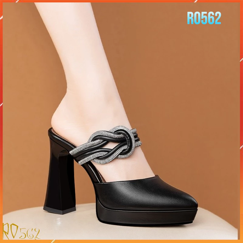 Làm thế nào để không bị đau chân khi diện giày cao gót nữ đế vuông 8 phân trong cả ngày dài?