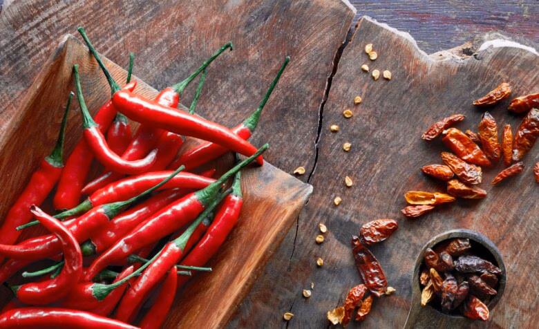 Th&ecirc;m gia vị ấm v&agrave;o m&oacute;n ăn gi&uacute;p đốt calo nhanh hơn