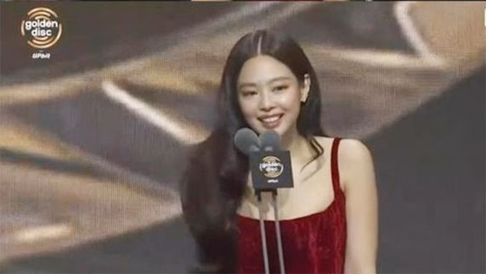 Jennie nhận giải tại Golden Disc Awards 2026