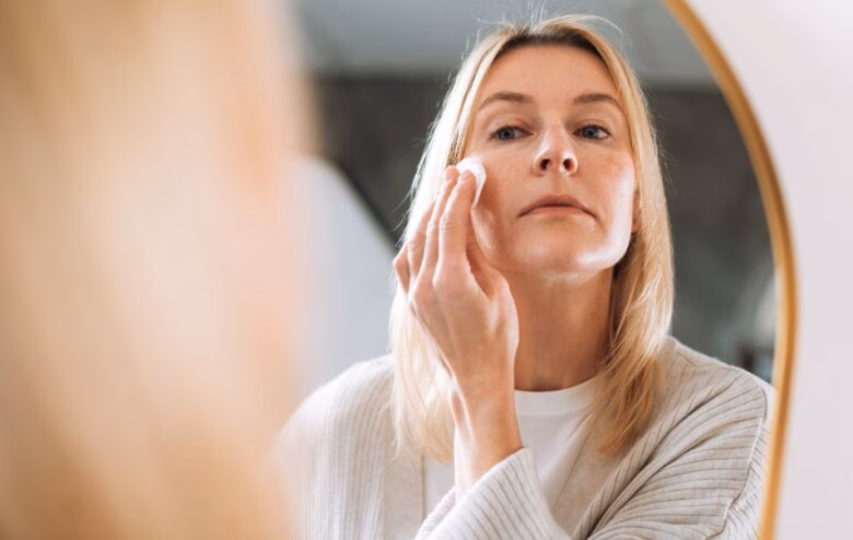 Nước khoáng giàu khoáng chất cho da Mặt nạ nước khoáng cho da khô