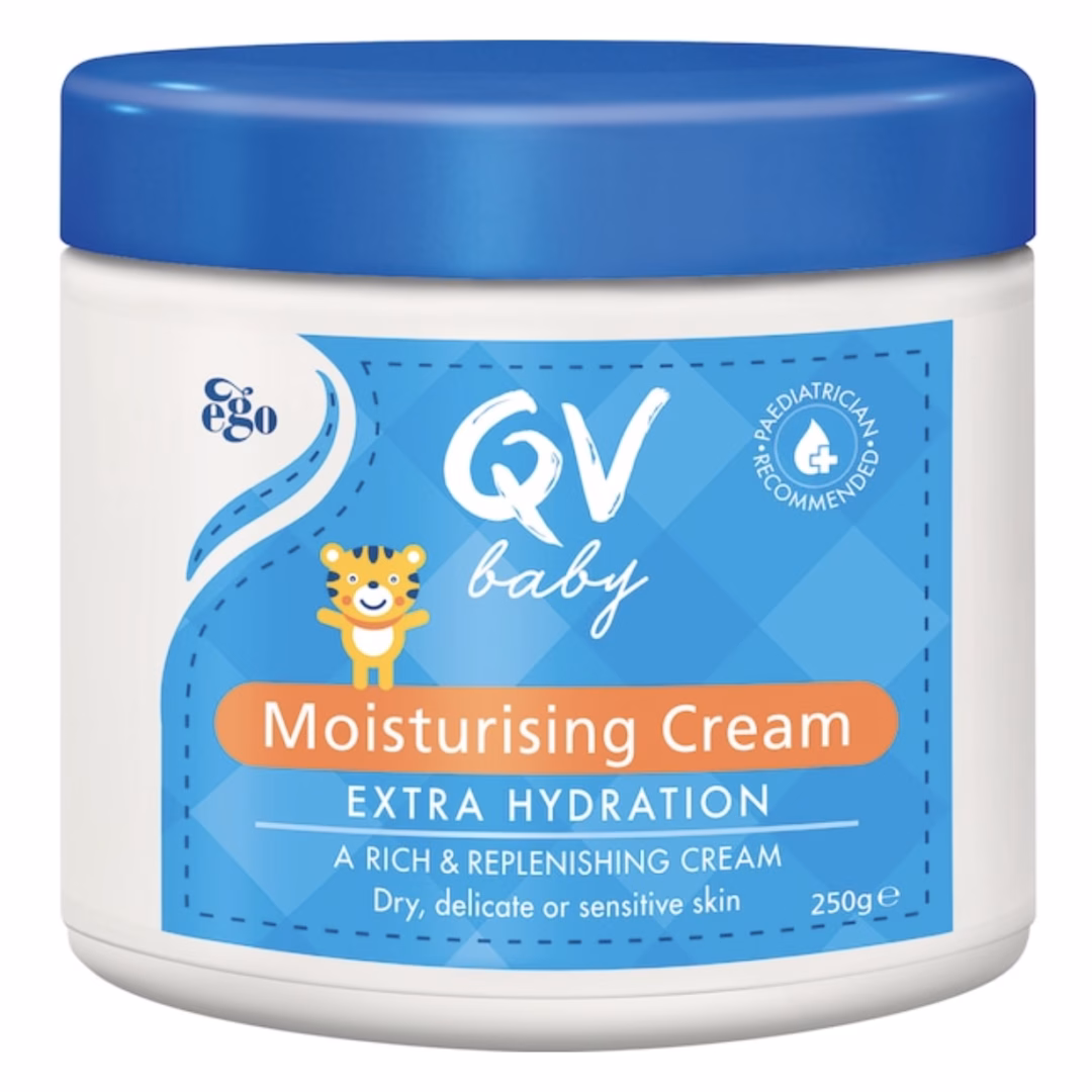 5 loại kem dưỡng ẩm cho bé giúp soothe và hỗ trợ làn da khô, eczema QV Baby Moisturising Cream.