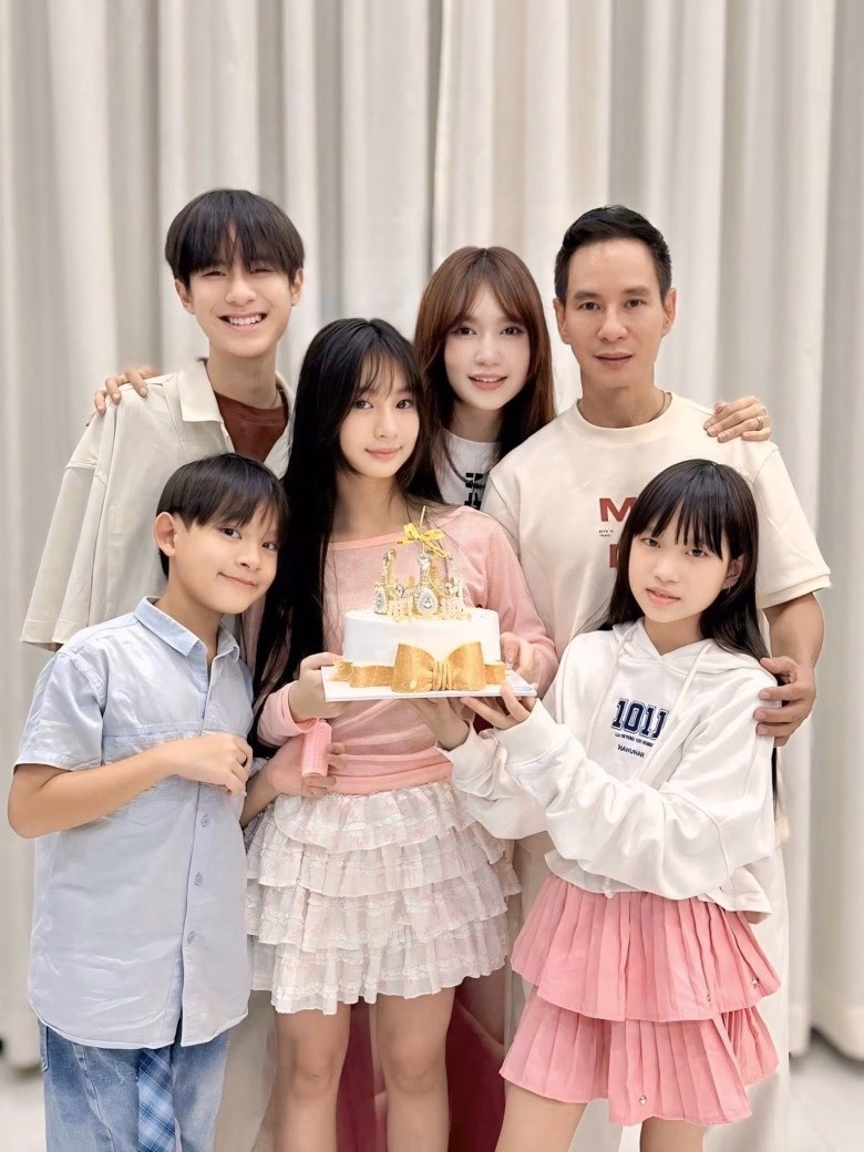 Con cái của các ngôi sao Việt tài năng khiến bố mẹ tự hào Nhan sắc của 4 con nhà Lý Hải - Minh Hải nhận được nhiều lời khen của khán giả.