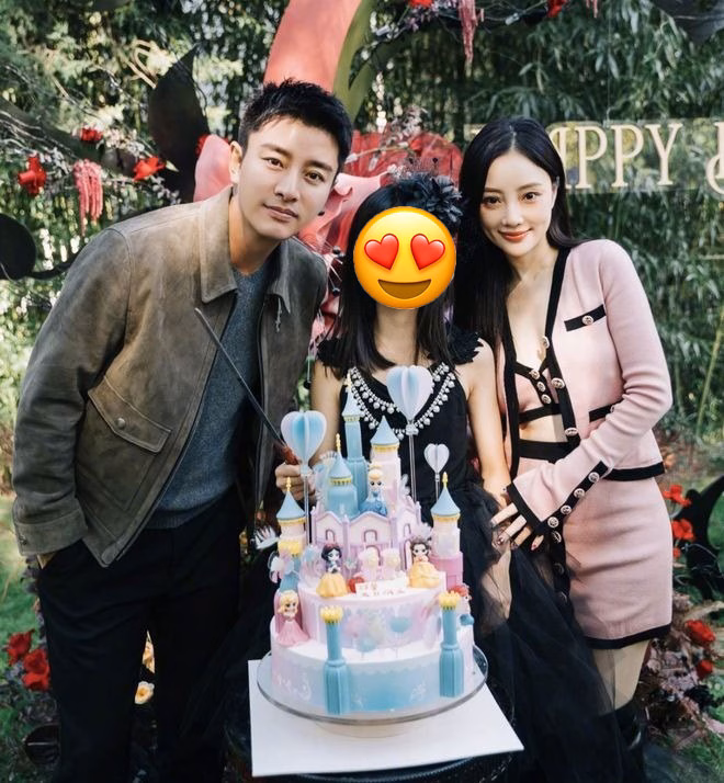 Con gái Giả Nãi Lượng bị chỉ trích vì bình luận về bố trên mạng xã hội Điềm Hinh sau đó đã giải thích rằng cô bé trượt tay ấn nhầm