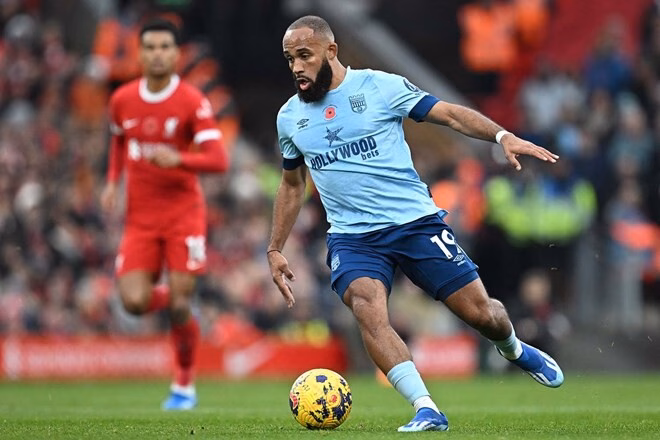 Man United vượt khó chiêu mộ thành công tiền đạo Bryan Mbeumo Bryan Mbeumo là cầu thủ đắt giá nhất trong đội hình của Brentford nên không dễ dàng để rời đi. Ảnh: AFP