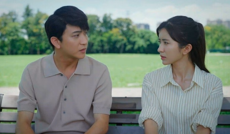 Nhân vật nữ trong Dịu dàng màu nắng: Từ đáng thương đến đáng ghét? Đến công ty, cô còn bị sếp cưỡng hiếp bất thành. Vì vậy, lúc đầu khán giả rất thương cảm cho nhân vật này.