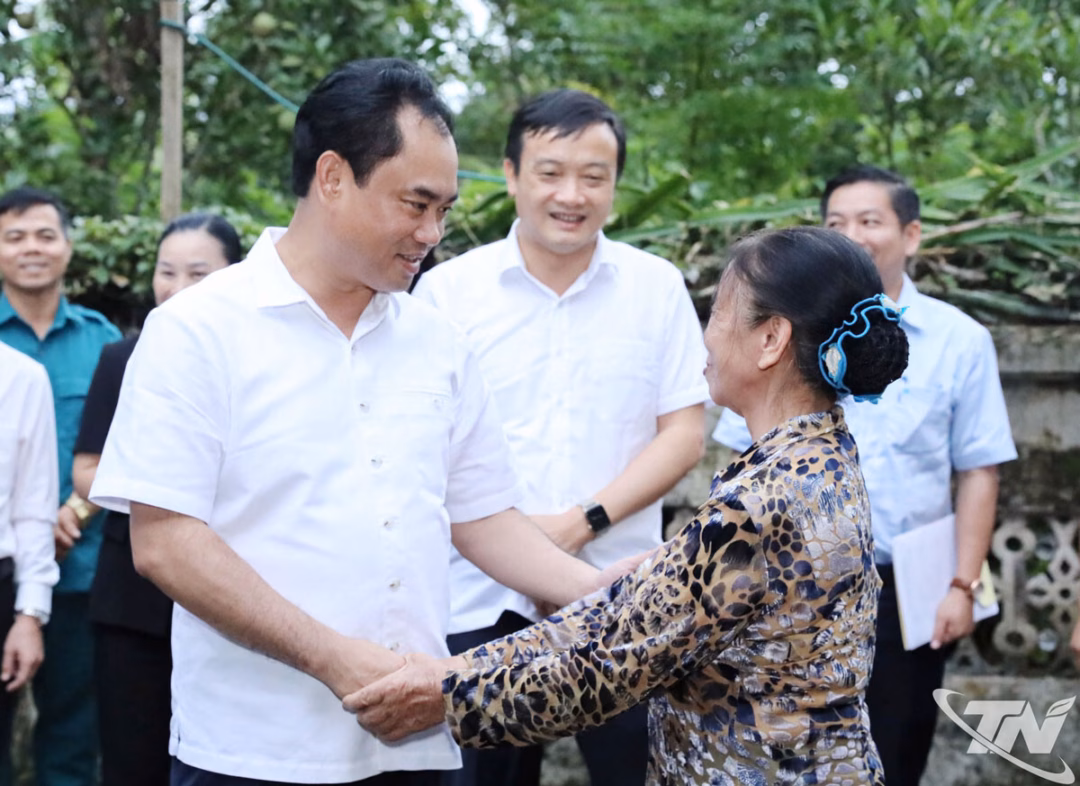 Thái Nguyên tri ân người có công với cách mạng trong dịp kỷ niệm 78 năm Ngày Thương binh – Liệt sĩ Đoàn công tác của tỉnh đến thăm, tặng quà gia đình thương binh Nghiêm Ngọc Tính.