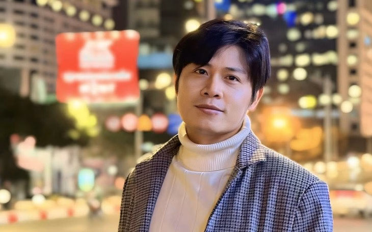 Tùng Dương kết hợp Nguyễn Văn Chung trong MV mới Nguyễn Văn Chung 'khịa' Tùng Dương hát ‘Viết tiếp câu chuyện hòa bình’ mà ngàn người cười ha ha - Ảnh 2.