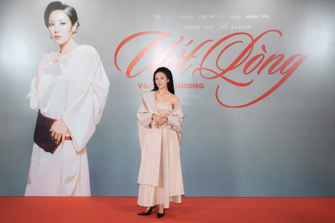 Văn Mai Hương ra mắt MV Ướt lòng mở đầu cho album thứ 5