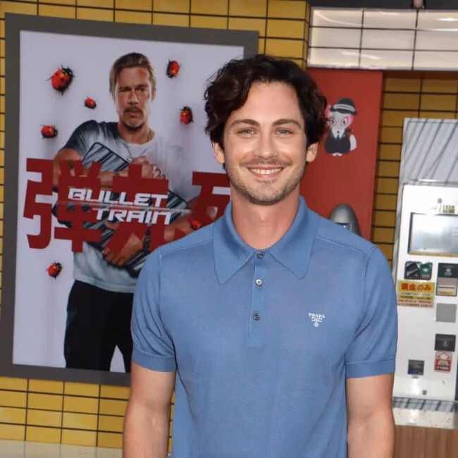 Logan Lerman tiết lộ về lần đầu gặp Brad Pitt và dự án mới Only Murders in the Building