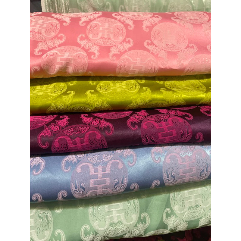 Làm thế nào để phân biệt vải gấm lụa thật và giả khi mua áo dài hay đồ lễ?