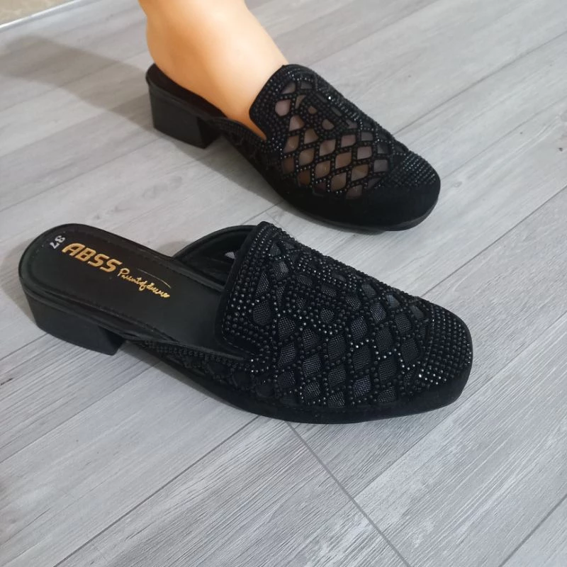 Mẹo Chọn Sục Đá Cao Gót Phù Hợp: Tránh Lỗi Kích Cỡ Để Có Phong Cách Tự Tin