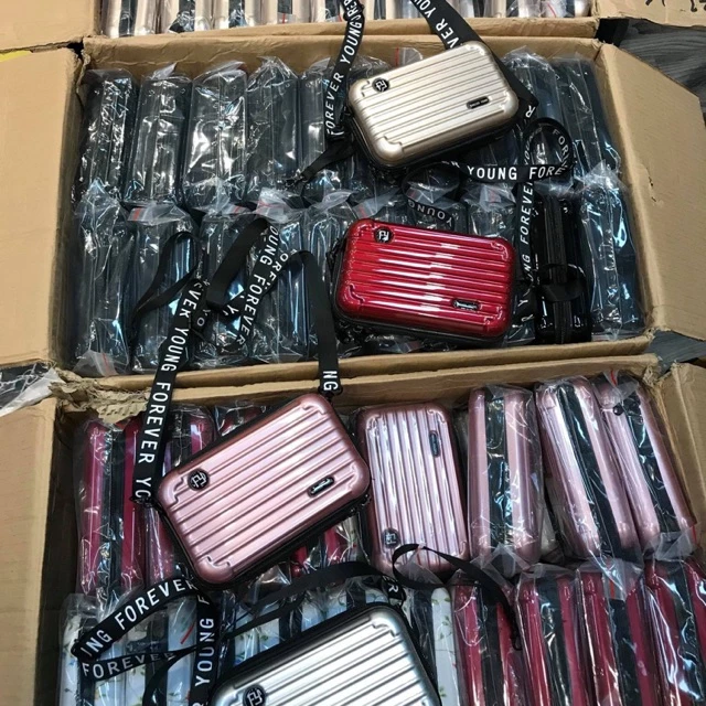 Tôi đã từng nghĩ vali mini cốp có logo chỉ là một món đồ thời trang, nhưng sau một chuyến đi tôi đã thay đổi suy nghĩ