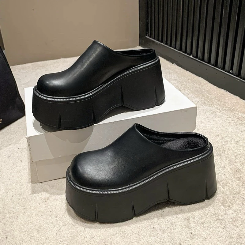 Mặc kẹo cao gót 8cm mà vẫn thoải mái đi cả ngày, bí quyết nằm ở 3 điều này