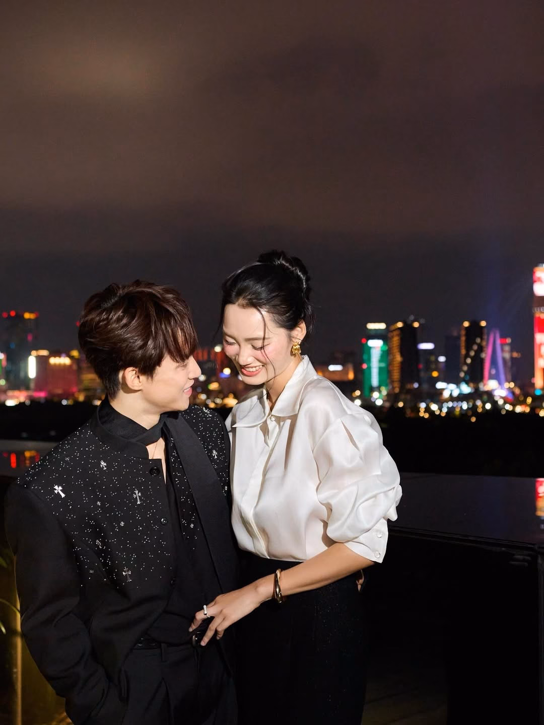 &Aacute; hậu Quỳnh Anh trong buổi phỏng vấn