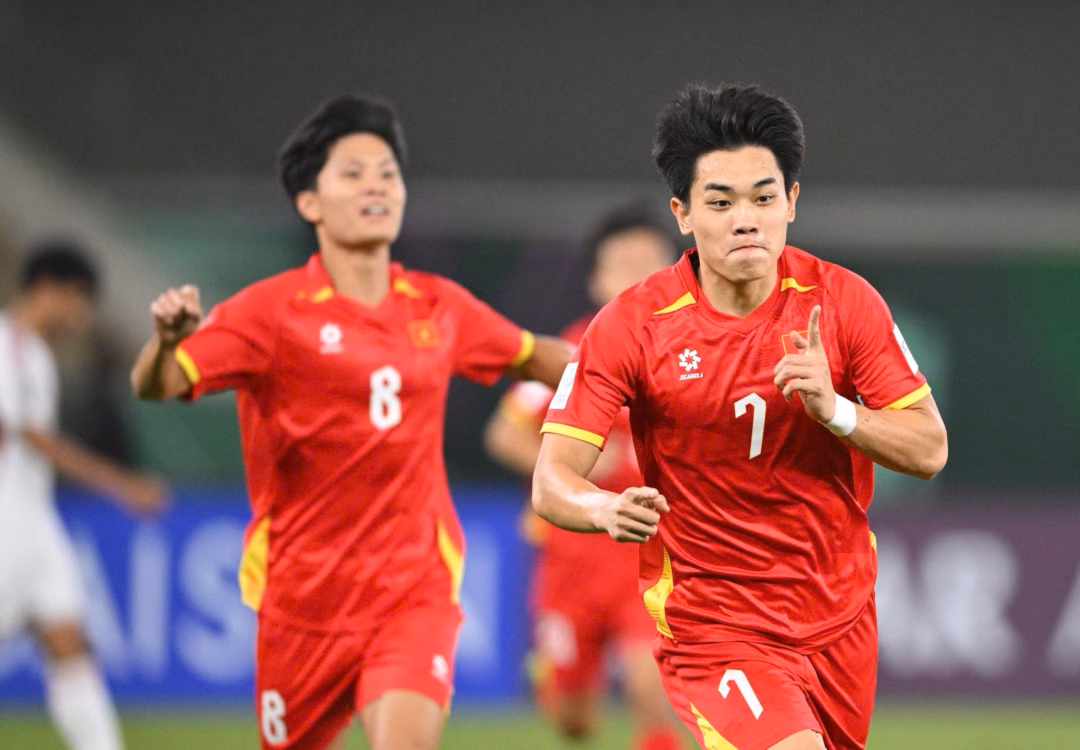 Đ&igrave;nh Bắc tạo đột biến cho U23 Việt Nam