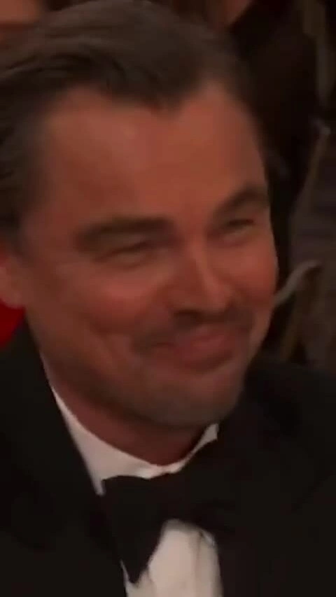 Leonardo DiCaprio cười tủm tỉm tại Quả Cầu Vàng Leonardo DiCaprio cười tủm tỉm tại Quả Cầu Vàng 2026