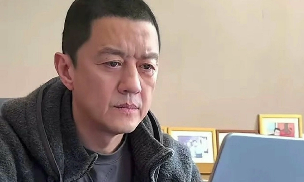 Lý Á Bằng bật khóc khi nhận hơn 1,4 triệu USD từ fan – Câu chuyện cứu viện nhi và nợ nần